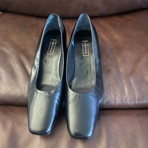 Short heel classic shoe by Nordstrom